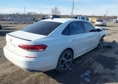 2021 Volkswagen Passat 2.0T R-Line z USA, uszkodzony, nr VIN 1VWMA7A37MC011093